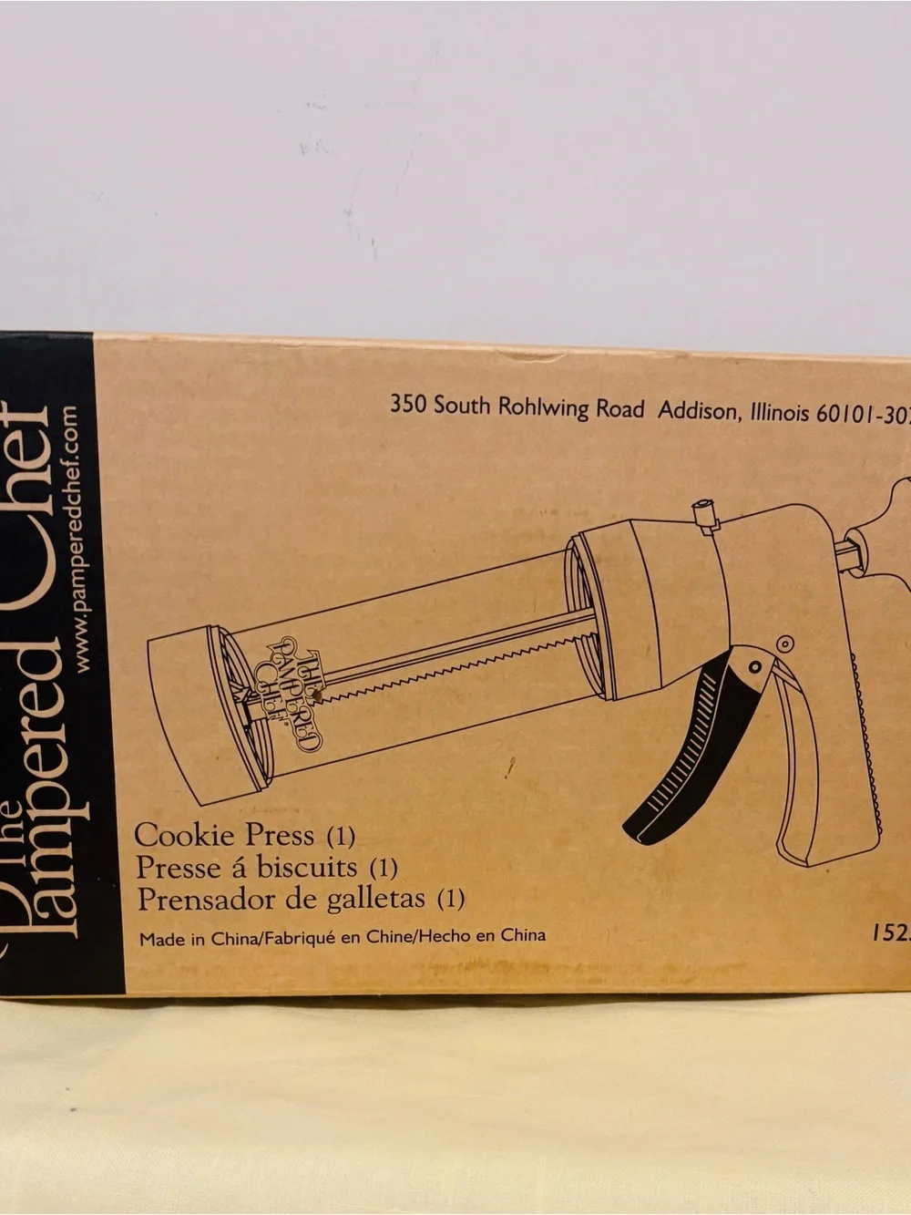 New 2003 Retired Pampered Chef  9 Cake Stencils & 2006 Cookie Press, 16 Discs
